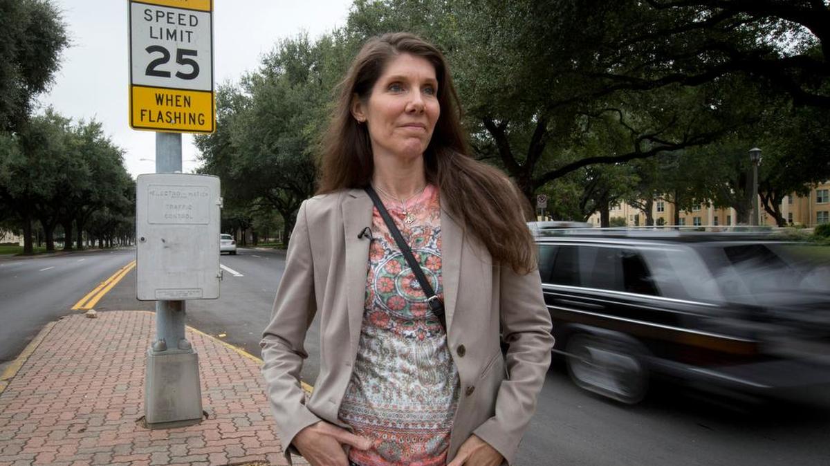 Fort Worth Councilwoman Ann Zadeh is looking to lower the default speed limits on city streets from 30 mph to 25 mph and will support legislation in Austin to do this.