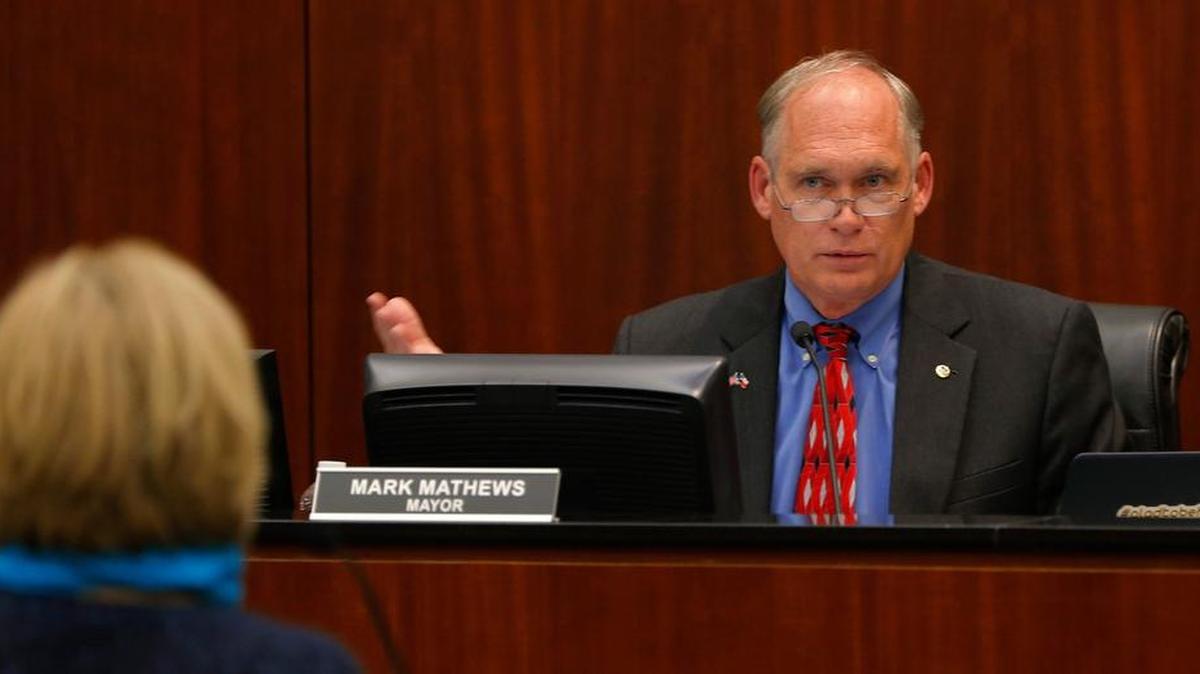 Mayor Mark Mathews addresses a speaker at a Keller City Council meeting.