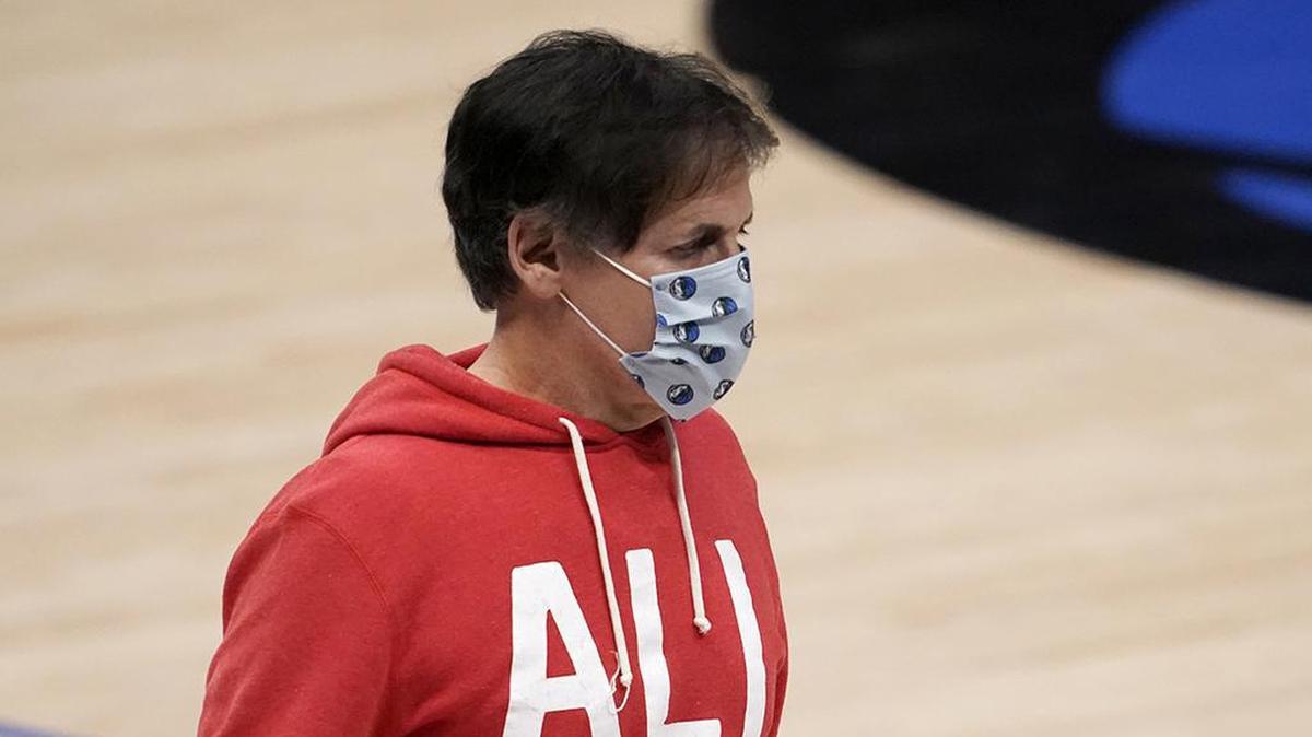 Is Dallas Mavericks team owner Mark Cuban dishonoring his country?