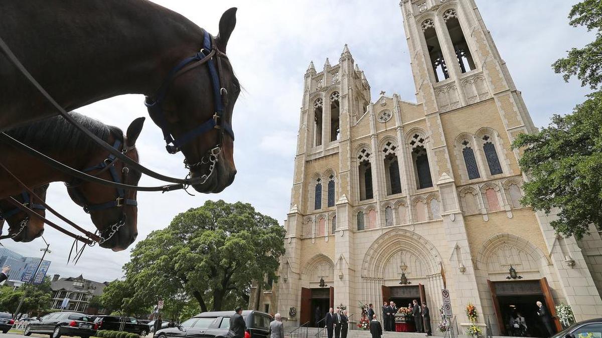 Pallbearers carrying Wright's casket walk with Dr. Tim Bruster in front of the church at the end of the service, Fort Worth Police Mounted Patrol Members standing guard. Funeral services for former United States Speaker of the House Jim Wright (D, Fort Worth) were held at First United Methodist Church in Fort Worth, Monday, May 11, 2015.