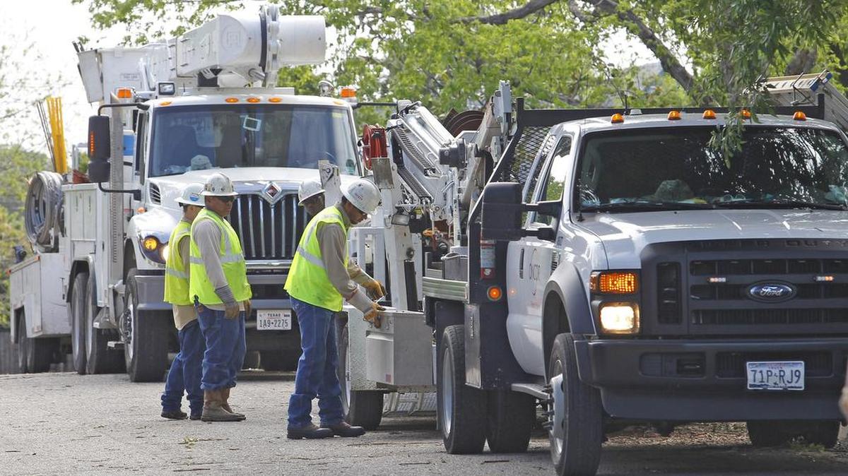 An Oncor crew prepares to work on electric transmission lines in south Arlington.