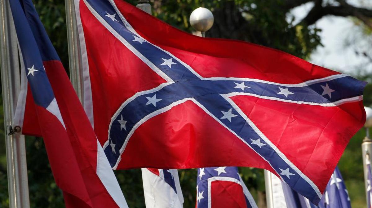 At its annual meeting, the Southern Baptist Convention has called on its 15.8 million members to discontinue displays of the Confederate battle flag.