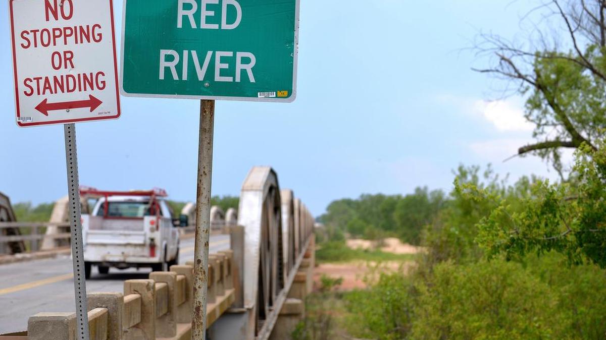 The Texas 79 bridge over the Red River in Clay County