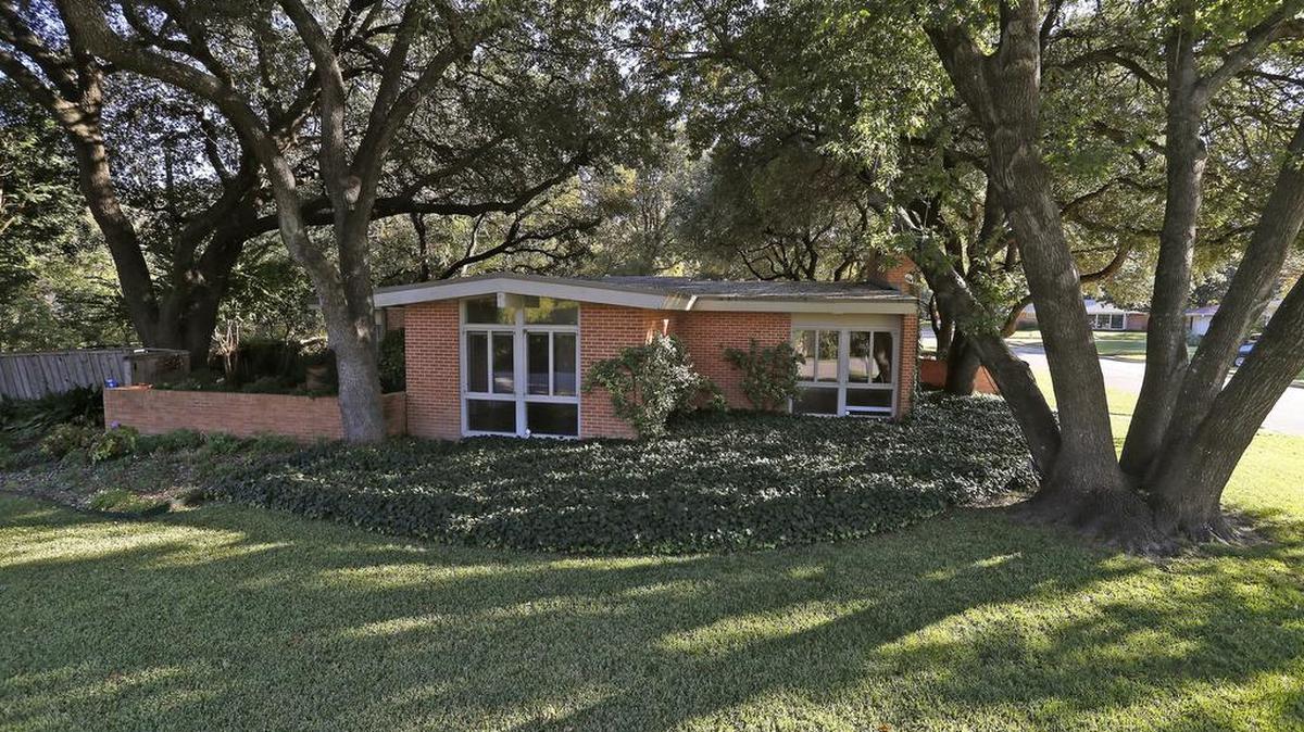 Midcentury modern homes like this one in Fort Worth’s Tanglewood neighborhood often are bought and destroyed.