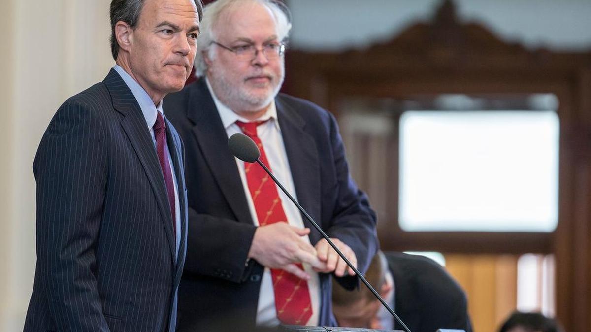 Speaker of the House Joe Straus, left, speaks in the House chambers as Chris Griesel looks on at the state Capitol in 2015.