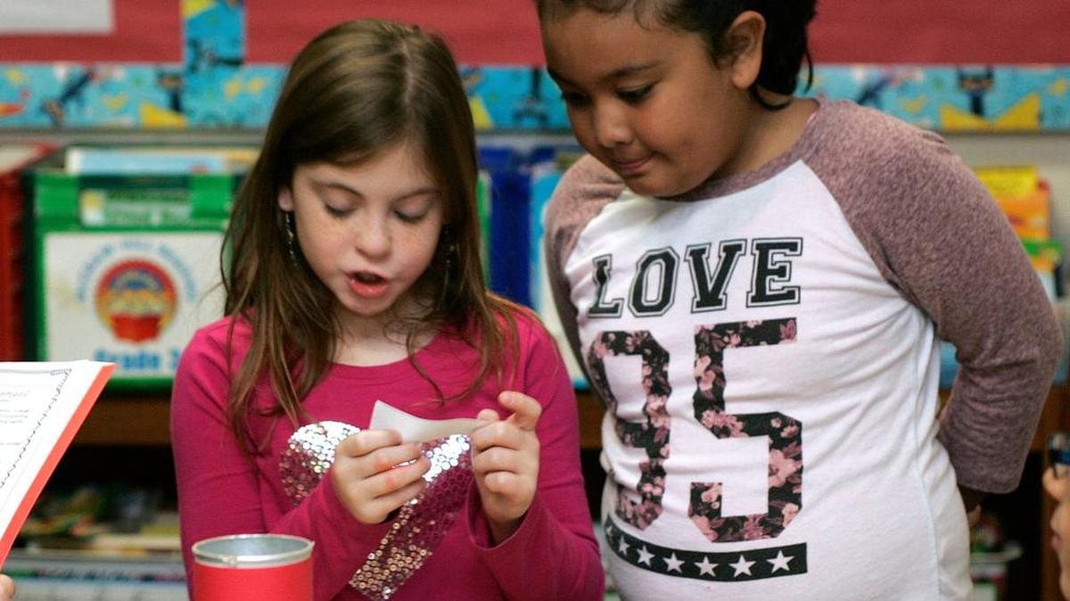Syrinna Hall, 9, and Destiny Martinez, 8, in their third grade classroom at Harrison Lane Elementary in Hurst.