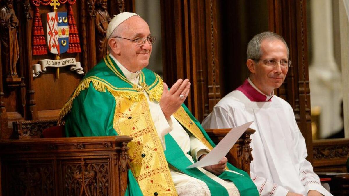 
Pope Francis leads an evening prayer service Thursday at St. Patrick’s Cathedral in New York. 
