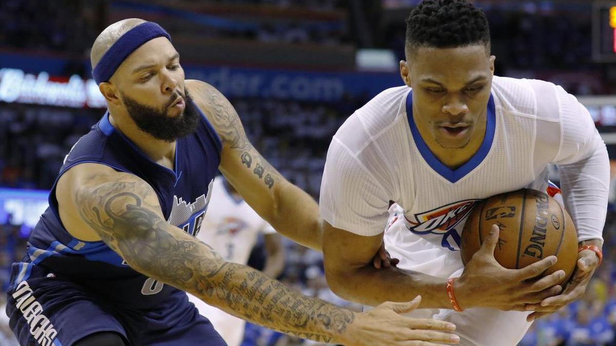 Dallas Mavericks guard Deron Williams, left, had limited movement in Game 1 against Oklahoma City because of a sports hernia.