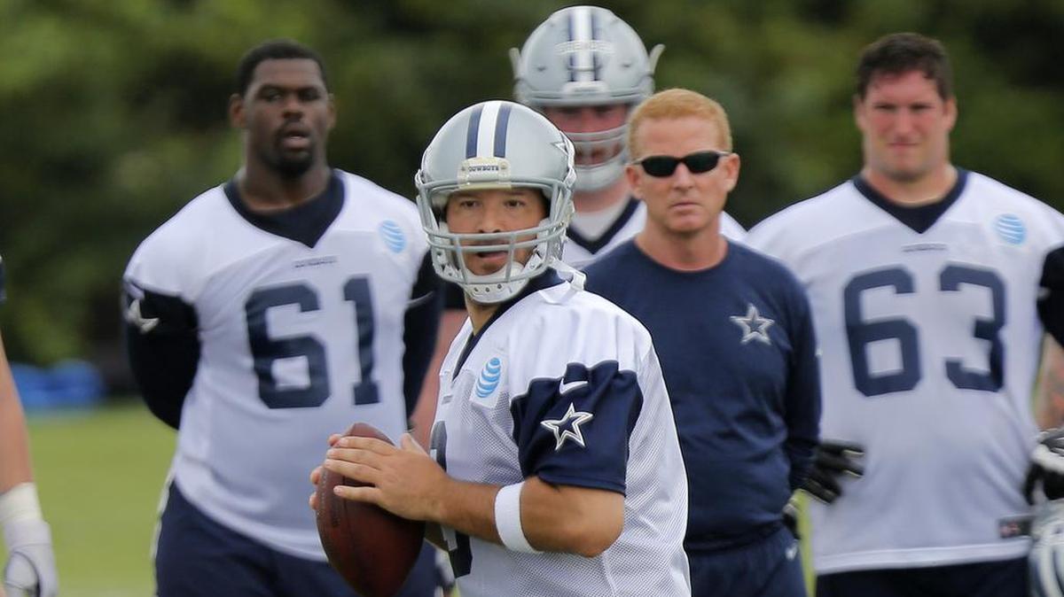 Tony Romo is throwing the ball well following collarbone surgery earlier this offseason.