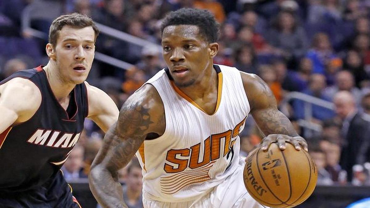 Phoenix guard Eric Bledsoe, right, and the cellar-dwelling Suns visit the Dallas Mavericks on Thursday. The Suns (11-25) are last in the Western Conference, just behind the Mavericks (11-24). The game will be televised at 7:30 p.m. on Fox Sports Southwest.
