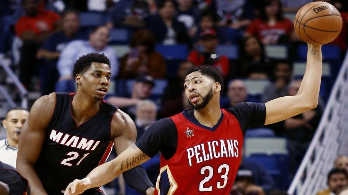 New Orleans forward Anthony Davis, right, and the Pelicans play host to the Dallas Mavericks on Monday. The game is scheduled for 7 p.m. on Fox Sports Southwest.
