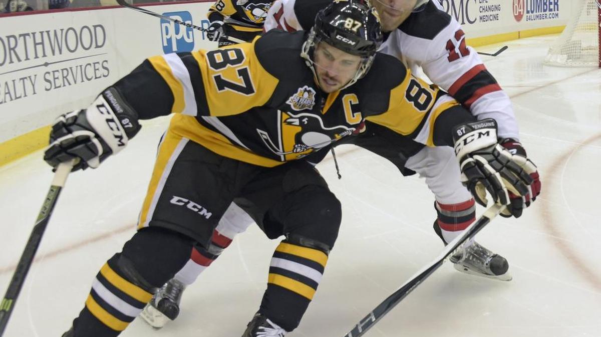 Pittsburgh center Sidney Crosby, front, and the Penguins play host to the Dallas Stars on Thursday. FSSW Plus has the telecast at 6 p.m.