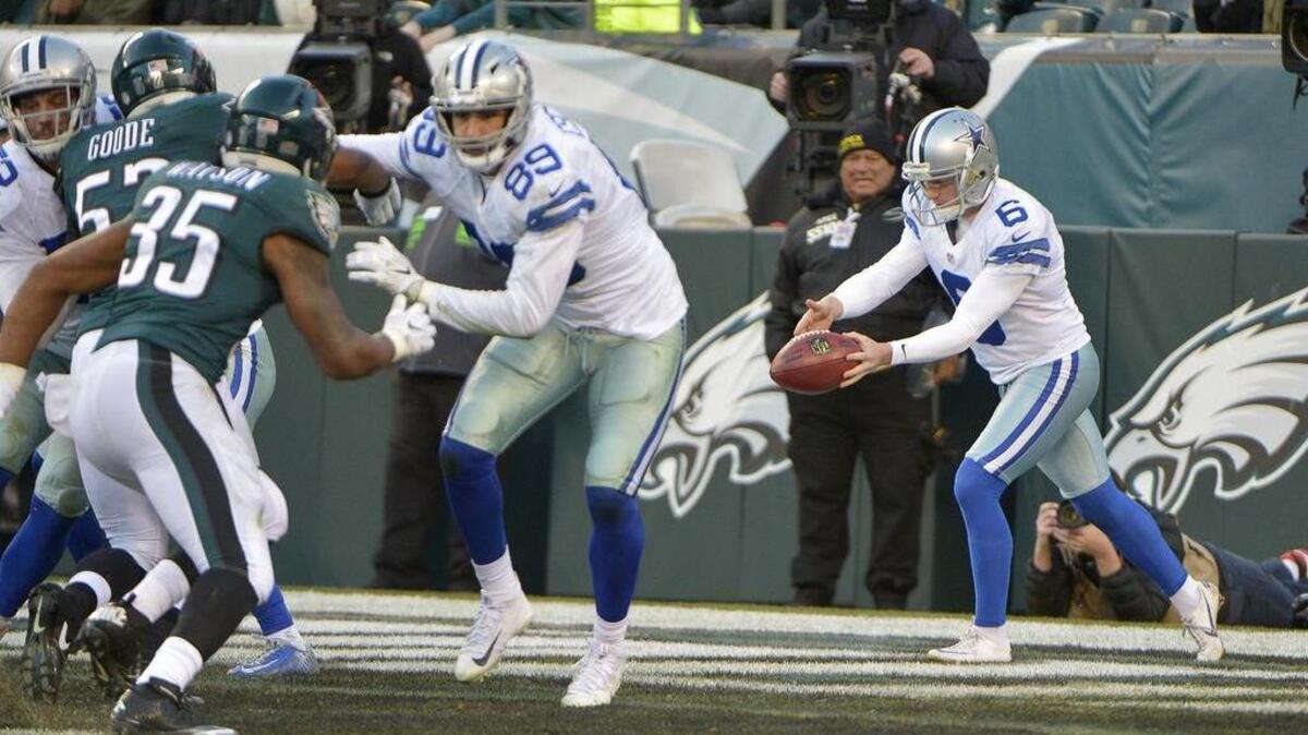 Chris Jones has signed to stay with the Cowboys through the 2021 season.