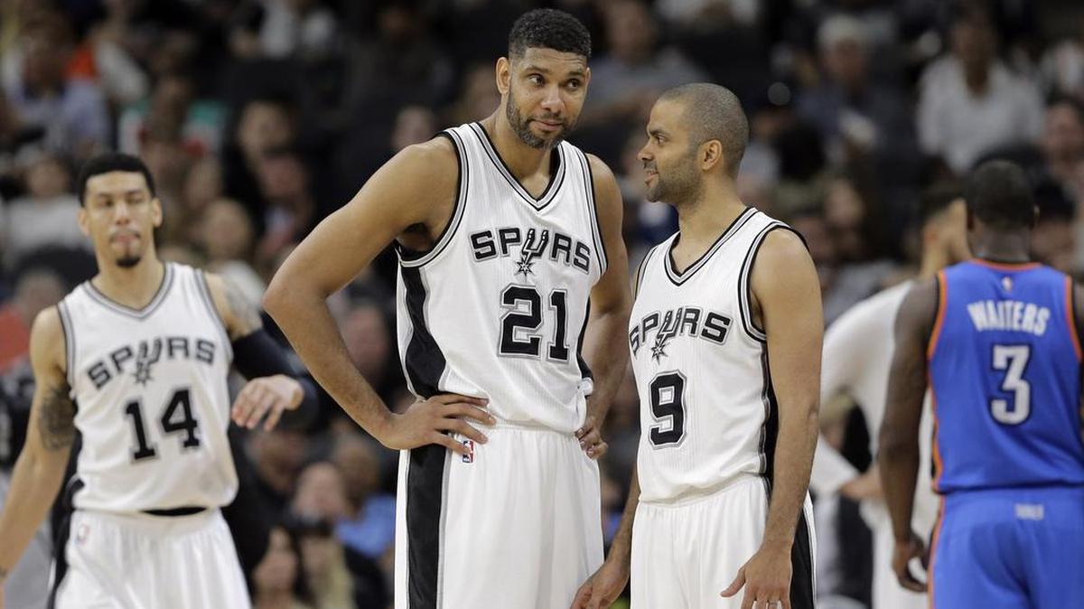 San Antonio Spurs center Tim Duncan (21) and guard Tony Parker perhaps were discussing their NBA playoff opener. The Spurs host the Memphis Grizzlies on TNT at 7 p.m. Sunday. (