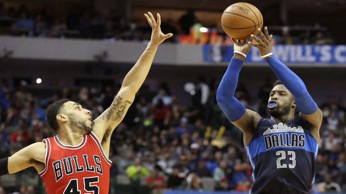 Wesley Matthews, right, and the Dallas Mavericks try to make it two in a row Monday against the Charlotte Hornets after sinking the Denzel Valentine and the Chicago Bulls 107-82 Saturday night at home. Monday’s game tips off at 7:30 p.m. on FSSW.