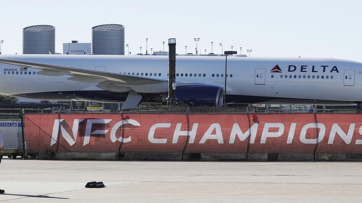 The plane carrying the Atlanta Falcons arrives at George Bush Intercontinental Airport for the NFL Super Bowl 51 football game against the New England Patriots Sunday, Jan. 29, 2017, in Houston. Super Bowl Opening Night, including media day, opens Super Bowl week at 7 p.m. Monday on ESPN2, NFL Network and FS1.