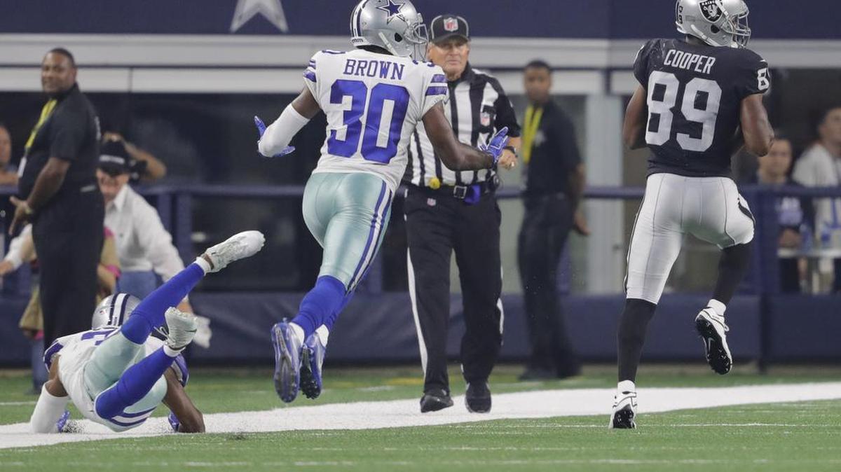 Oakland Raiders wide receiver Amari Cooper (89) outruns the Cowboys in a game in 2017. ESPN is reporting the Cowboys are looking in potentially trading for Cooper, which, for the right price, they need to do.