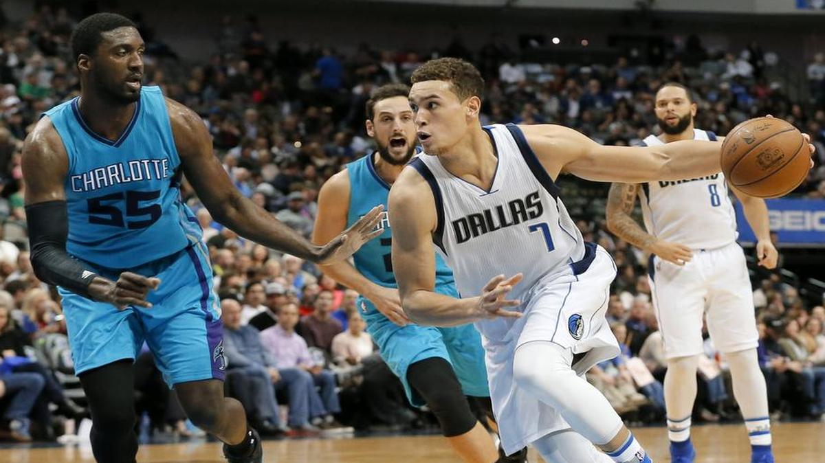 Dwight Powell, right, and the Dallas Mavericks try to get back on the winning track Wednesday at home against Sacramento. The game tips off at 7:30 p.m. on Fox Sports Southwest.