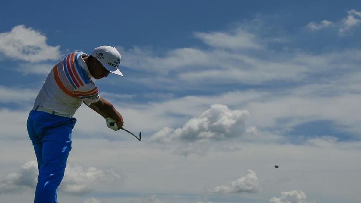 Rickie Fowler and the world’s best golfers will look for more blue skies during the U.S. Open on Friday. Coverage is on FS1 from 10 a.m. to 5 p.m. and on Fox (KDFW/Channel 4) from 5 p.m. to 8 p.m. Fowler shot a 7-under 65 Thursday in the first round.