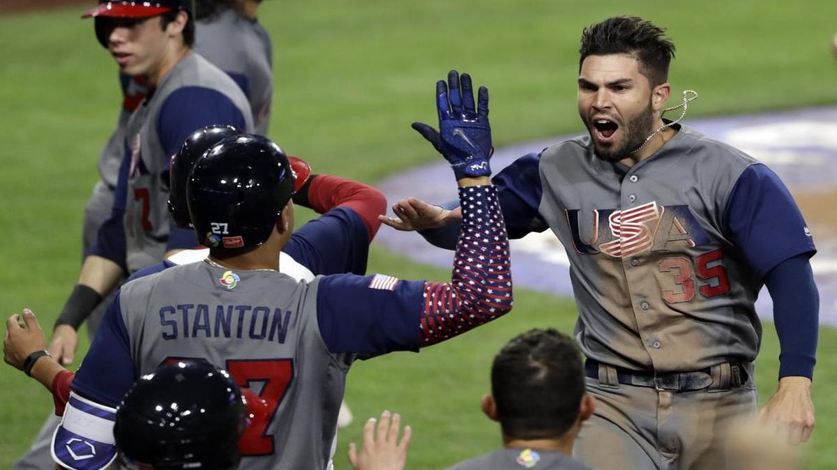 Eric Hosmer celebrates with U.S. teammates during Saturday’s victory over the Dominican Republic in the World Baseball Classic. The United States takes on Japan in the semifinals at 8 p.m. Tuesday on MLB Network.