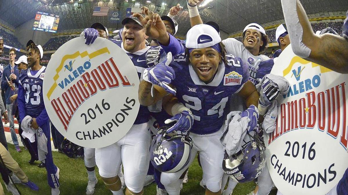 TCU players celebrate after beating Oregon 47-41 in triple overtime at the Alamo Bowl in San Antonio on Jan. 2, 2016.