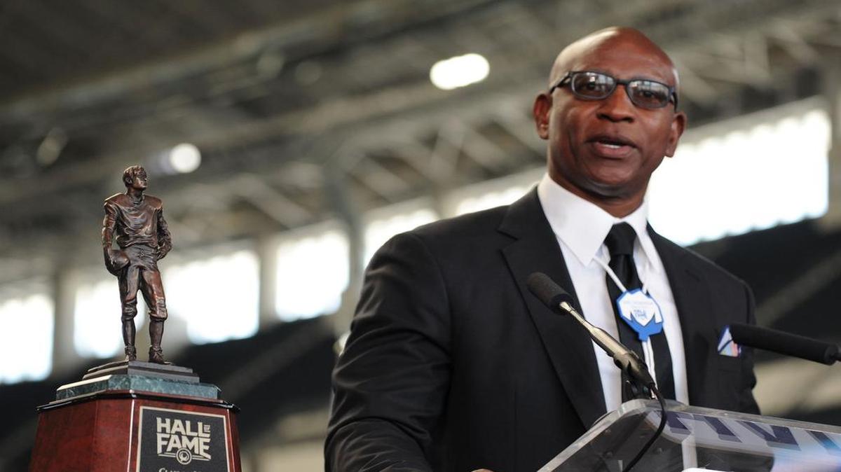 Former NFL and SMU great Eric Dickerson will be inducted to the Texas Black Sports Hall of Fame on Saturday.