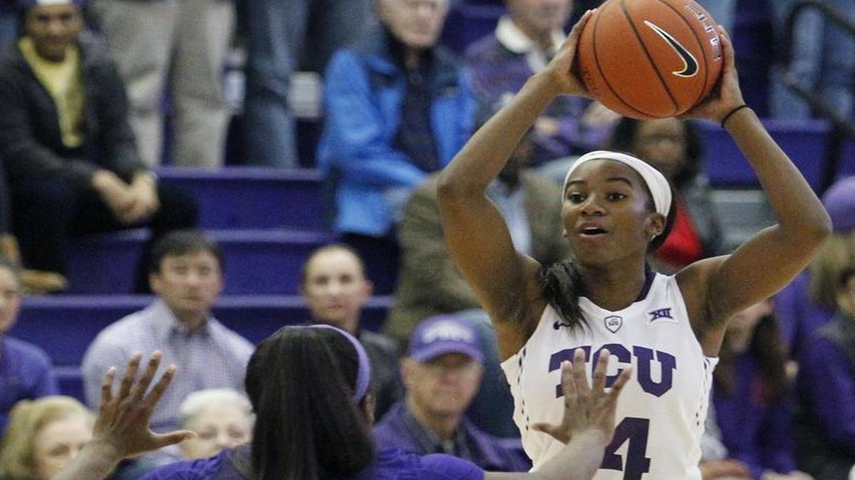TCU guard Zahna Medley, right, is 18 points away from becoming the Frogs’ all-time leading scorer. TCU plays Texas in Austin to night at 7 p.m. The game will air on the Longhorn Network.