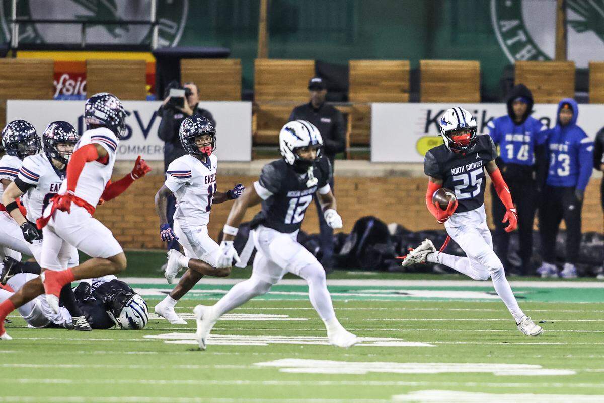 North Crowley running back Braylen Cunningham (25) runs the ball against Allen during the Class 6A Division I regional final Friday, Dec. 5, 2025, at DATCU Stadium in Denton.