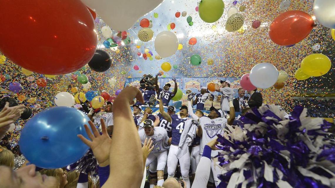 TCU Horned Frogs celebrate after beating the Oregon Ducks 47-41 in triple overtime in the 2015 Alamo Bowl.