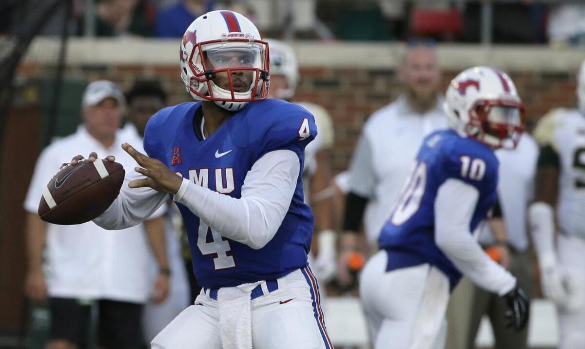 SMU quarterback Matt Davis looks to pass during the first half against Baylor.