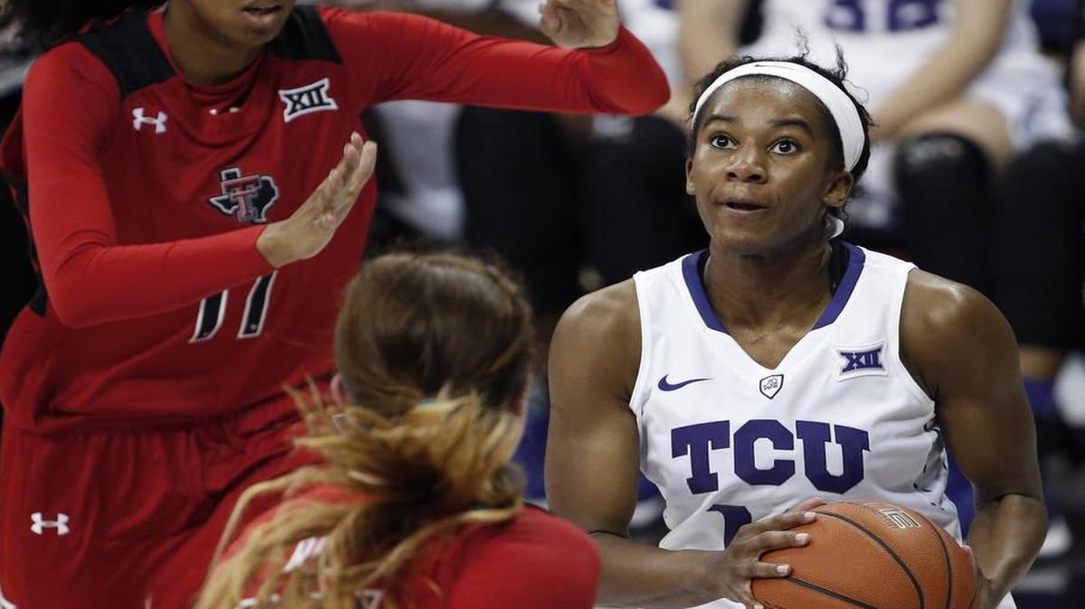 Zahna Medley, playing against Texas Tech earlier this month, is climbing TCU’s all-time scoring chart.