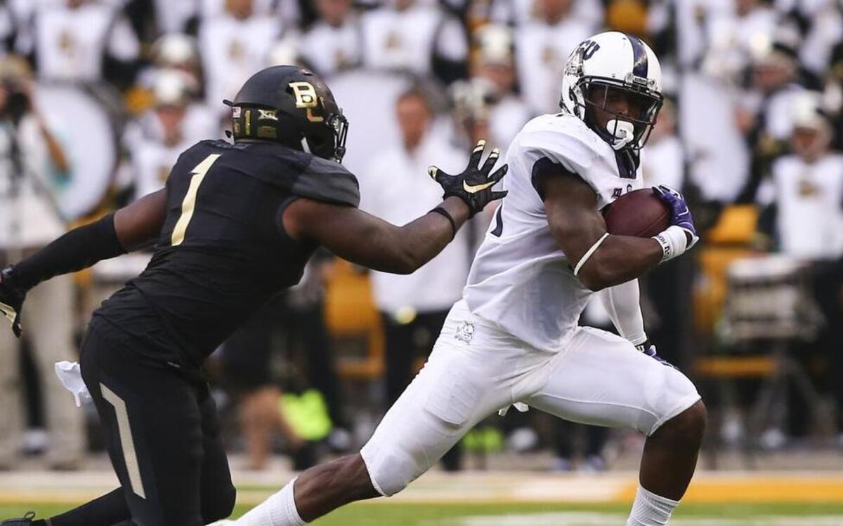 TCU running back Kyle Hicks moves away from the pursuit of Baylor linebacker Taylor Young during a Nov. 5, 2016, game at McLane Stadium in Waco. Hicks ran for a career-high five touchdowns in the Horned Frogs’ 62-22 victory.