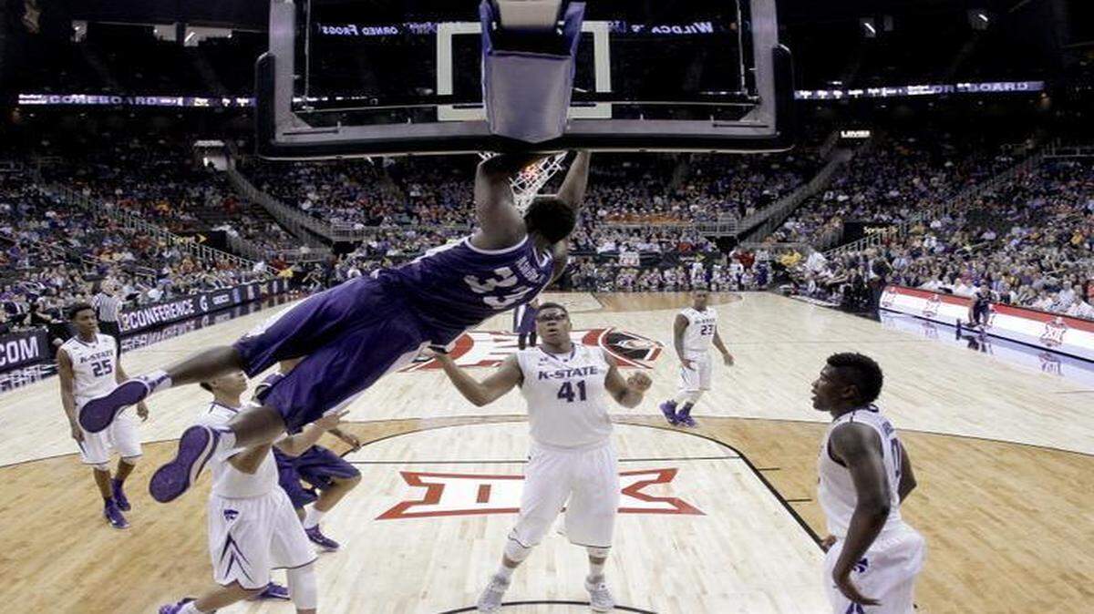 
TCU’s Chris Washburn dunks during the first half of an NCAA college basketball game against Kansas State in the first round of the Big 12 Conference tournament Wednesday, March 11, 2015, in Kansas City, Mo. 
