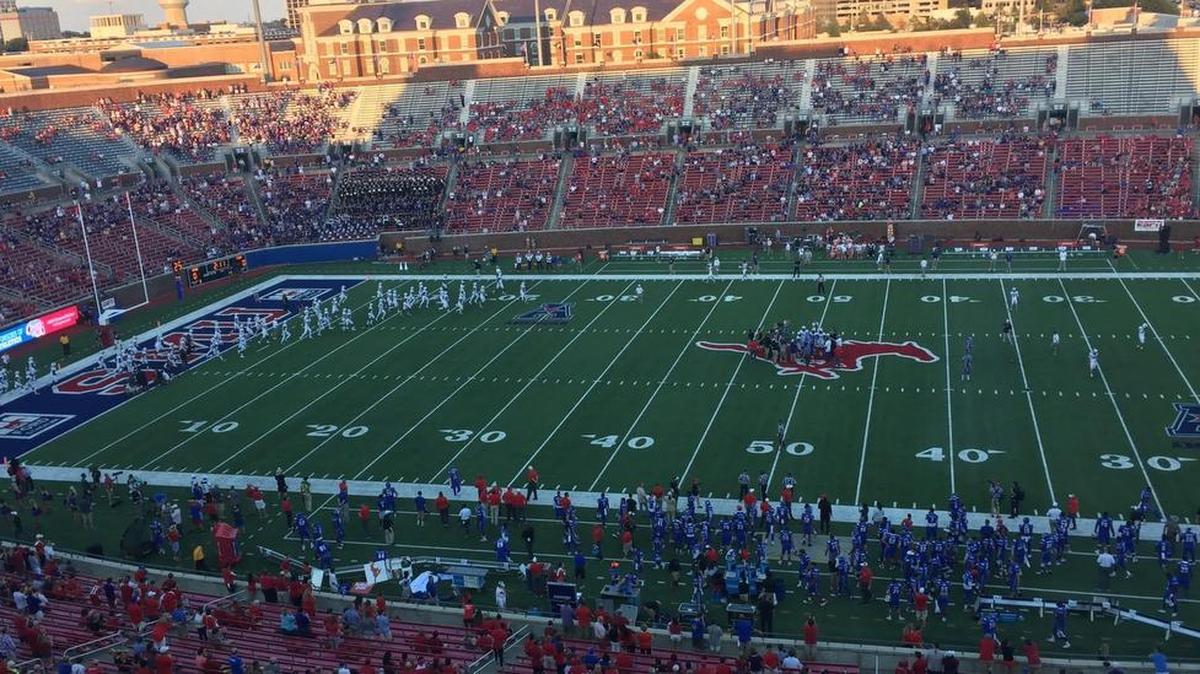 About 10,000 were estimated to be in attendance minutes before kickoff in Dallas.
