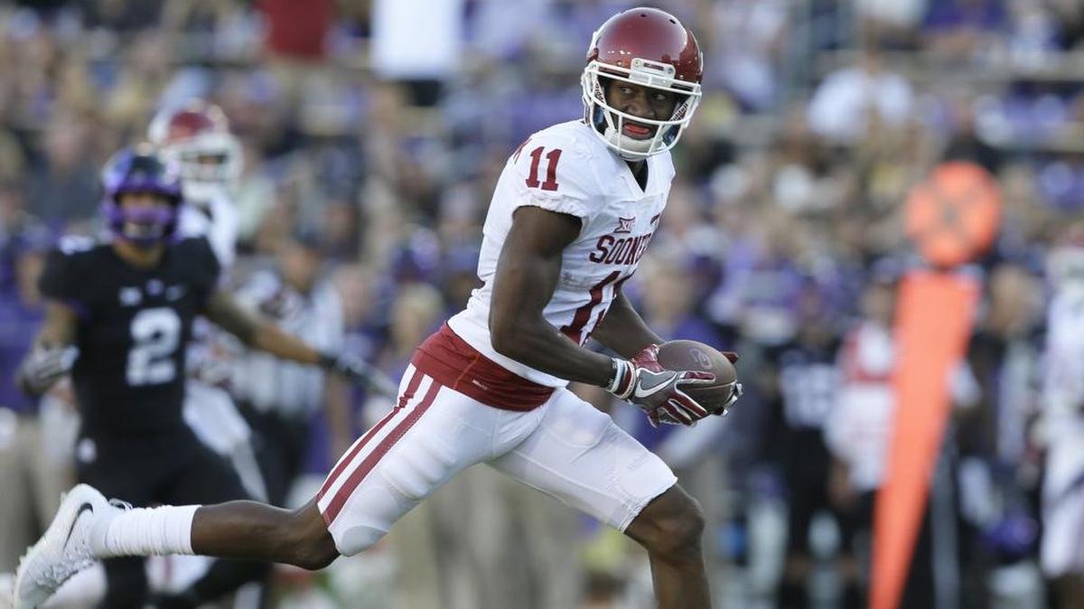 Oklahoma wide receiver Dede Westbrook scored on a 67-yard reception in the second quarter.