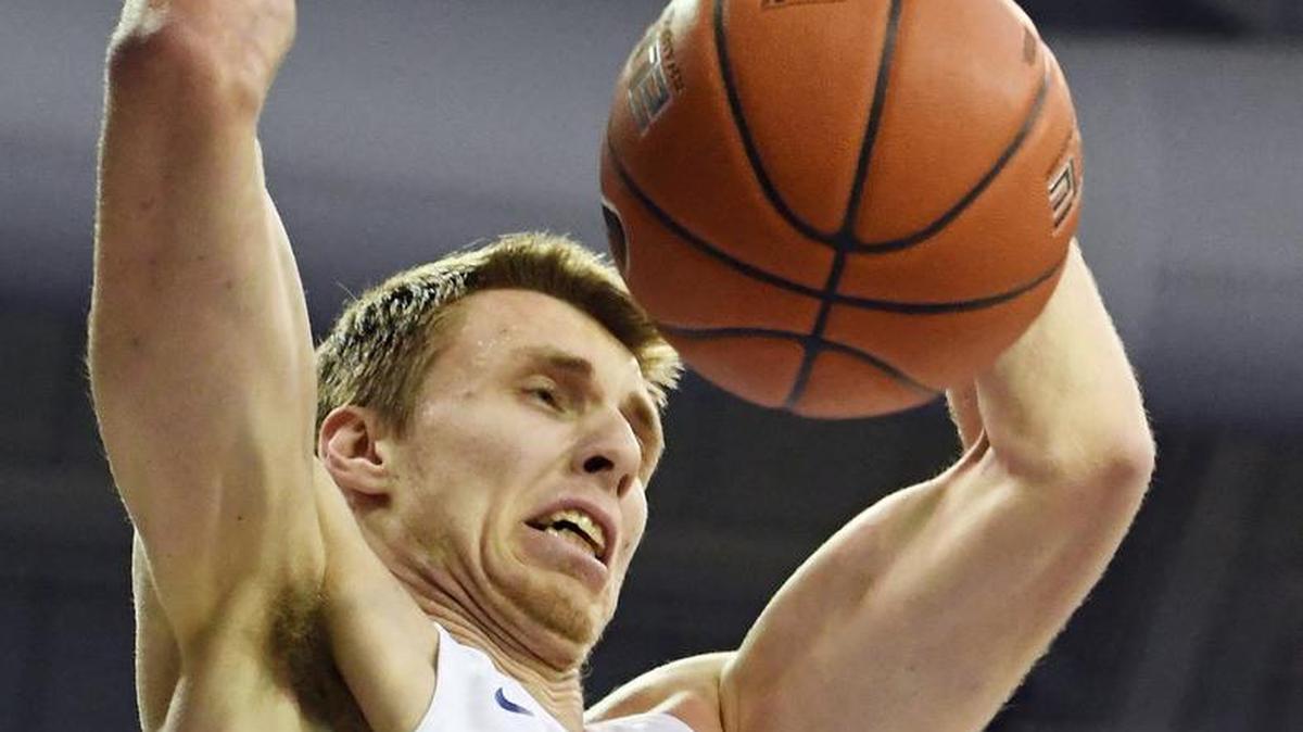 TCU’s Vladimir Brodziansky dunks the ball for the 2 points against Kansas during the first half of Friday’s December 30, 2016 mens basketball game at Schollmaier Arena, in Fort Worth, Texas.