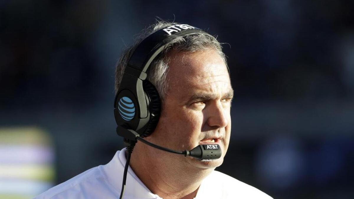 California head coach Sonny Dykes instructs from the sideline during the second half of a game against Utah on Oct. 1, 2016, in Berkeley, Calif.