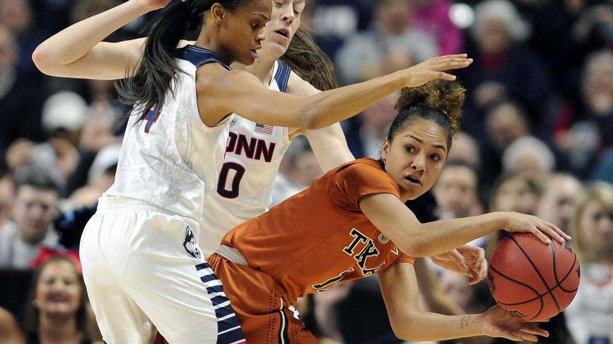 Texas’ Brooke McCarty, trying to pass the ball in a game against Connecticut last season, scored 16 points for the Longhorns in a victory over the TCU Horned Frogs on Saturday night.