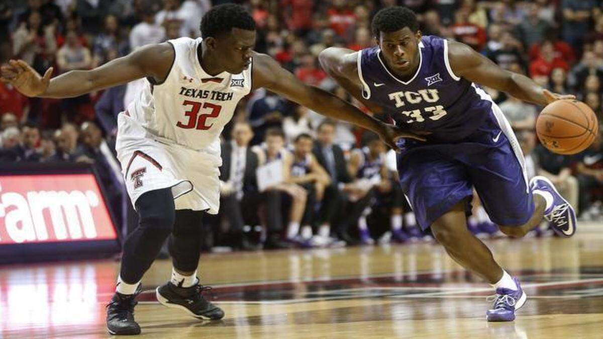 
TCU’s Chris Washburn, right, drives on Texas Tech’s Norense Odiase during the Horned Frogs’ 62-42 victory in January.
