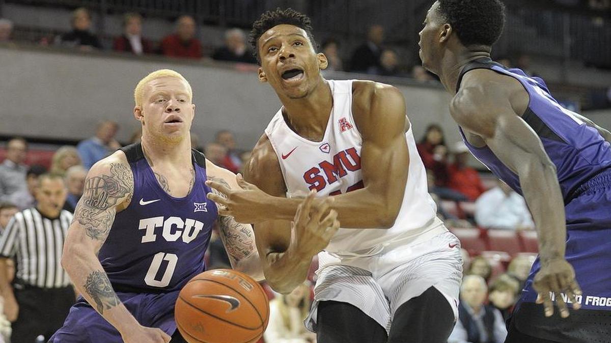 TCU guard Jaylen Fisher, left, and forward JD Miller, right, surround SMU guard Jarrey Foster during Wednesday’s game in Dallas.