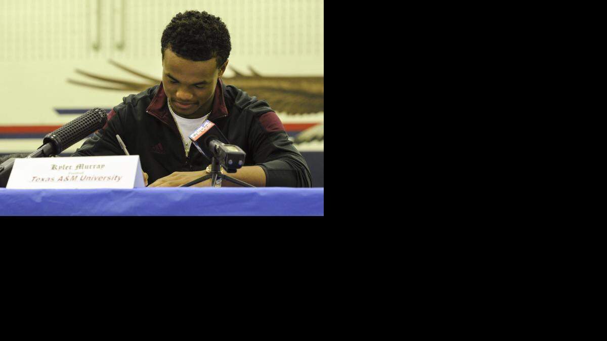 
Allen quarterback Kyler Murray signed with Texas A&M during a ceremony at his high school Wednesday. Recruits may be able to sign in December if colleges adopt a recommendation for an early signing date. 
