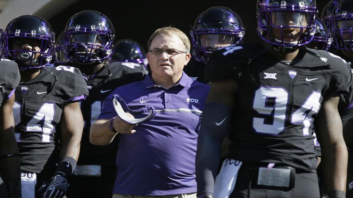 TCU coach Gary Patterson, center, and the Horned Frogs now have six recruits in their #CarterBoys18 class.