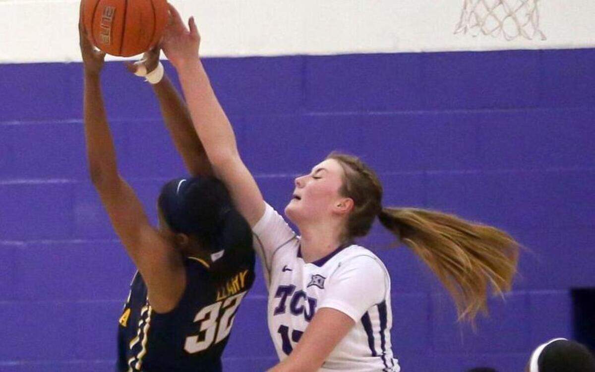 
Klara Bradshaw, right, a 6-foot-6 center for TCU the past two seasons, has decided to transfer to SMU, a team she sees as a better fit for her basketball abilities.


