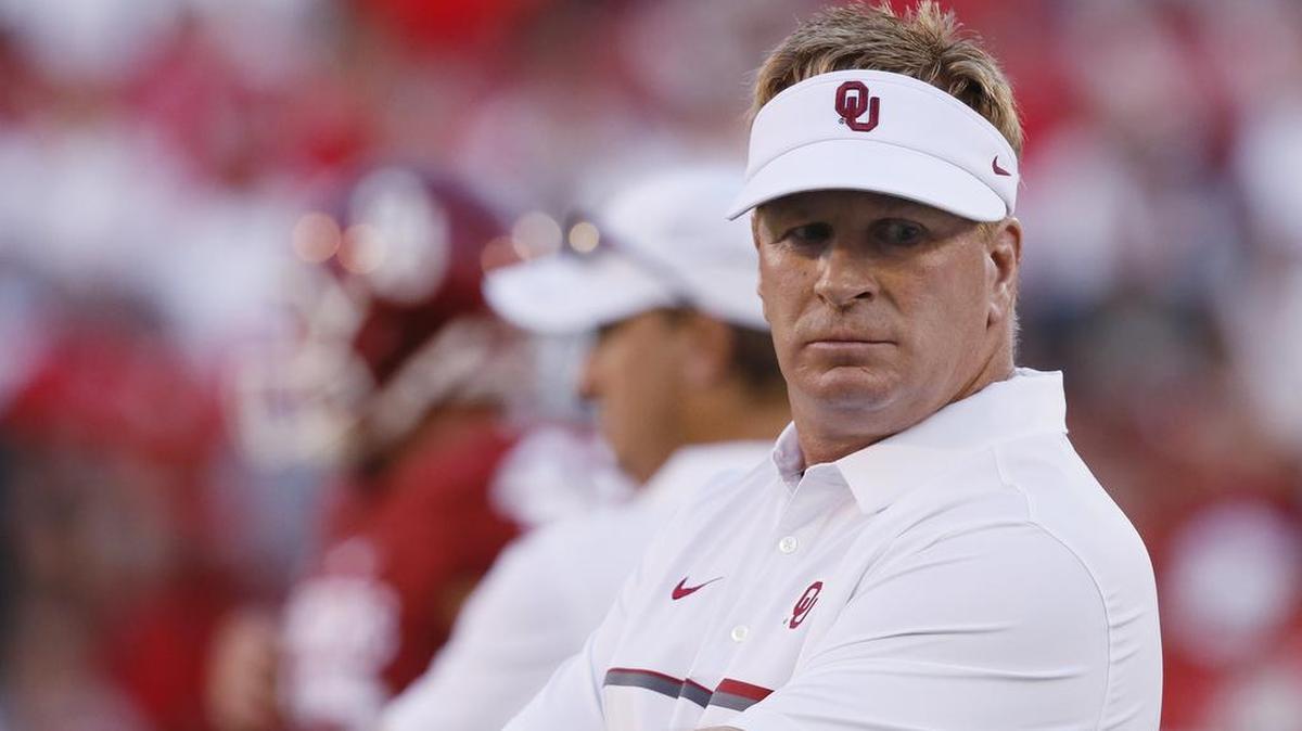 Oklahoma DC Mike Stoops has been fired.