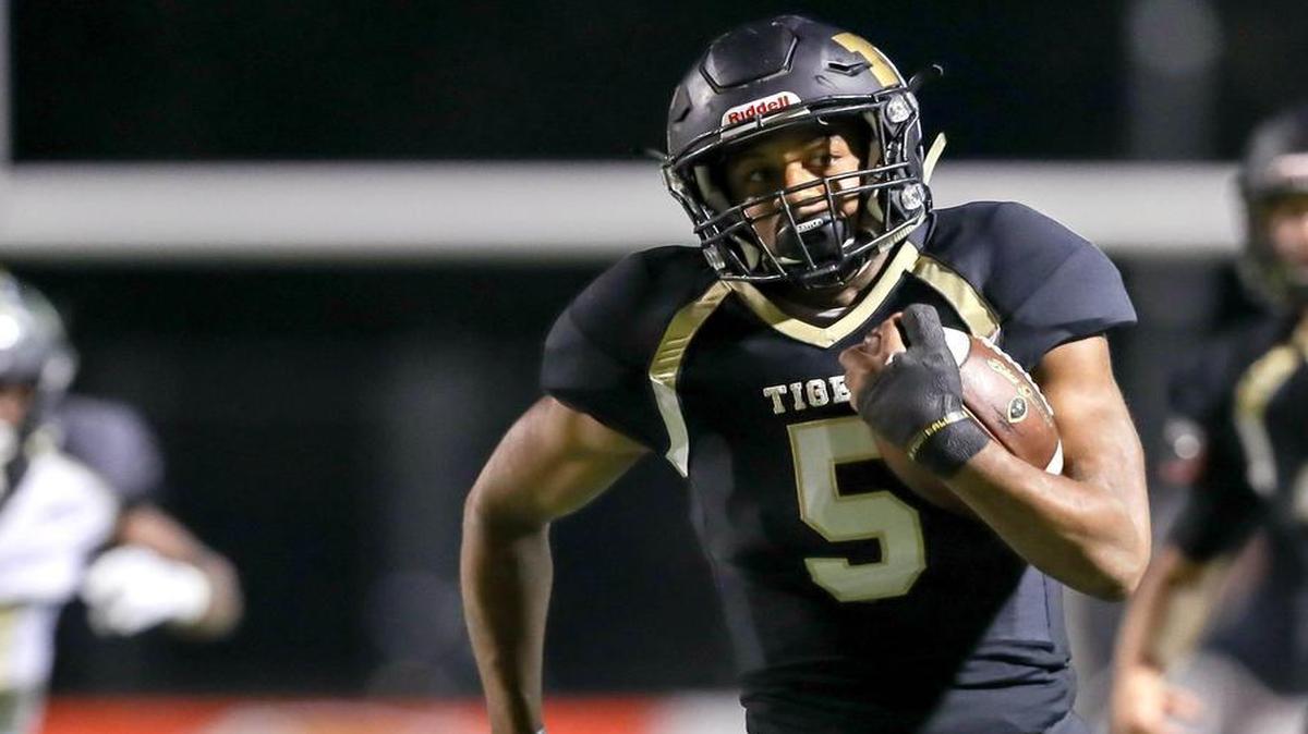Mansfield running back Kennedy Brooks was one of nine players from Texas to sign with Oklahoma.