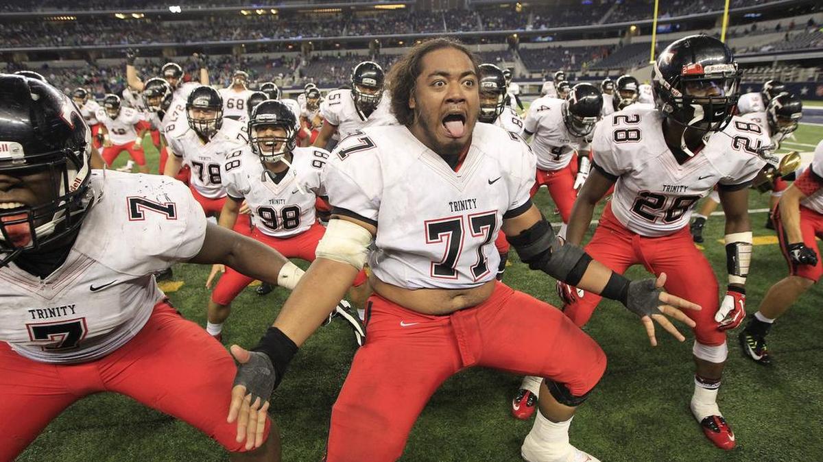 Patrick Vahe (77) now plays at UT Austin.