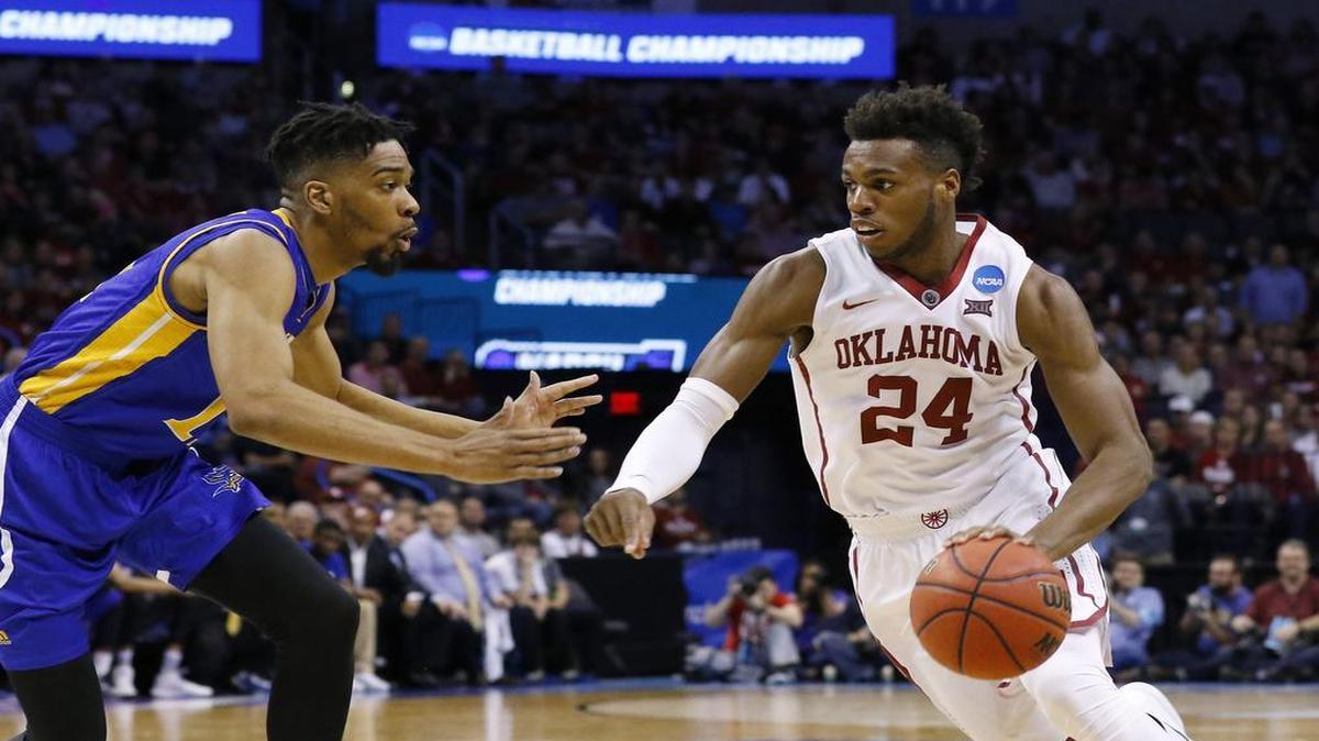 Buddy Hield of Oklahoma scored 27 points against Jaylin Airington and Cal State Bakersfield.