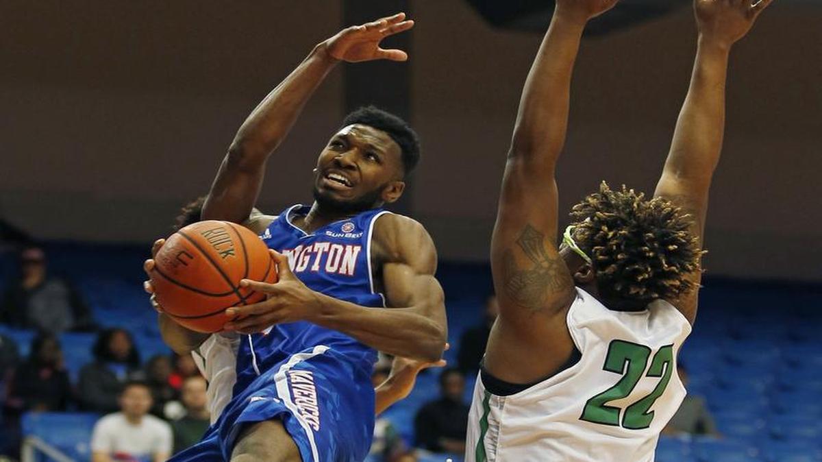 UTA guard Kaelon Wilson, left, here in an earlier game against North Texas, scored a career-high 21 points against South Alabama on Thursday.
