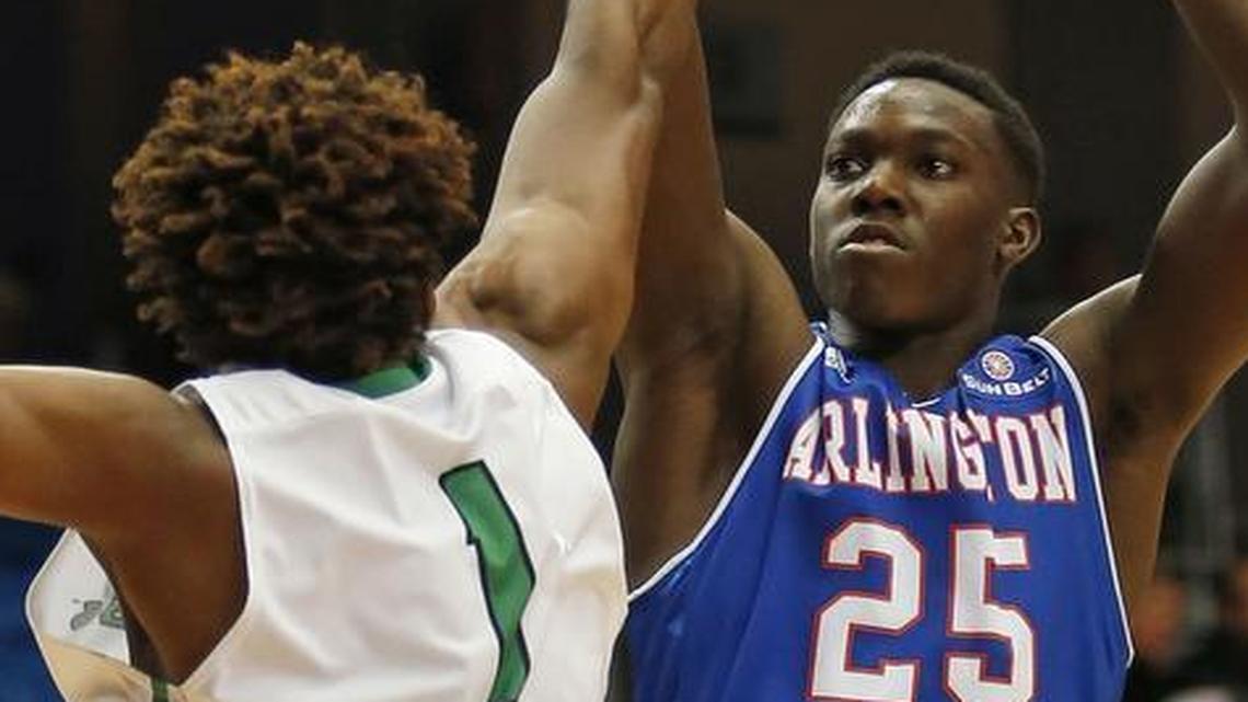 Kevin Hervey, right, scored 18 points to lead four UT Arlington players in double figures.