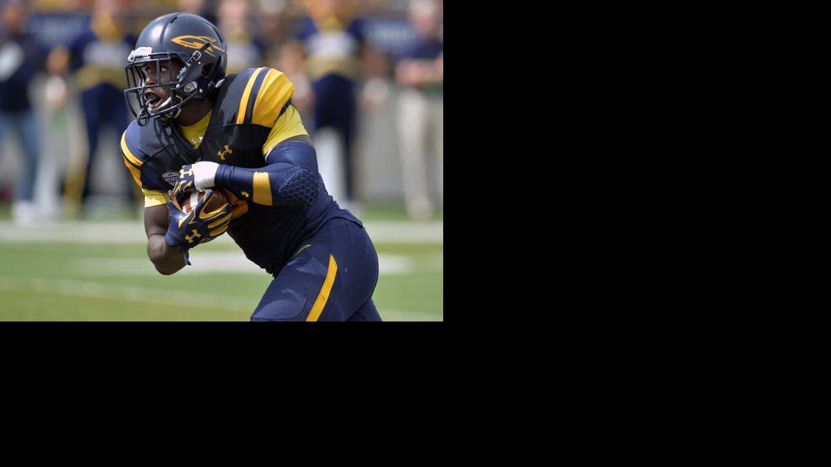 
Toledo running back Kareem Hunt has gained 1,360 yards with 11 touchdowns to help drive the No. 17 rushing attack in the nation.


